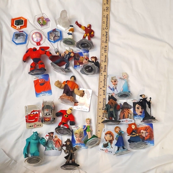 : Huge Mixed lot of over 16 DISNEY INFINITY charactersfigures 2.0